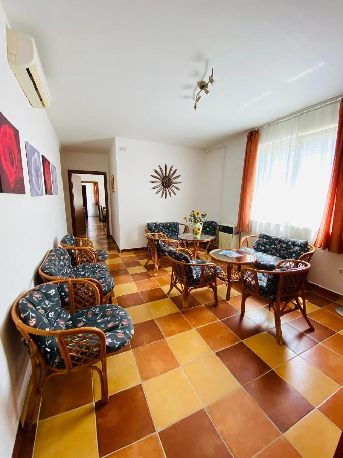 HajdúszoboszlóGabi Lux Apartman公寓 外观 照片